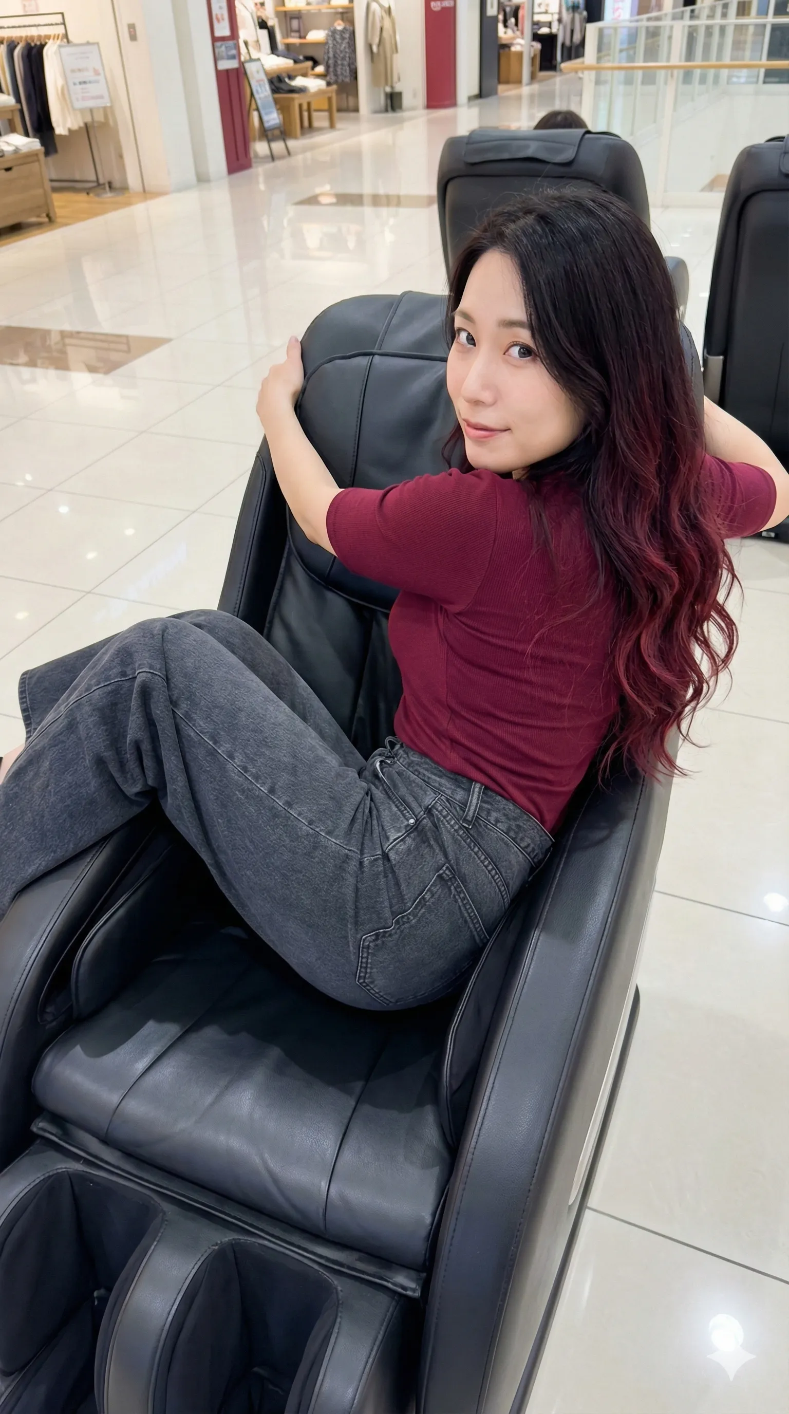 黒髪ショート 女性 四つん這い モールチェア 微エロ 006